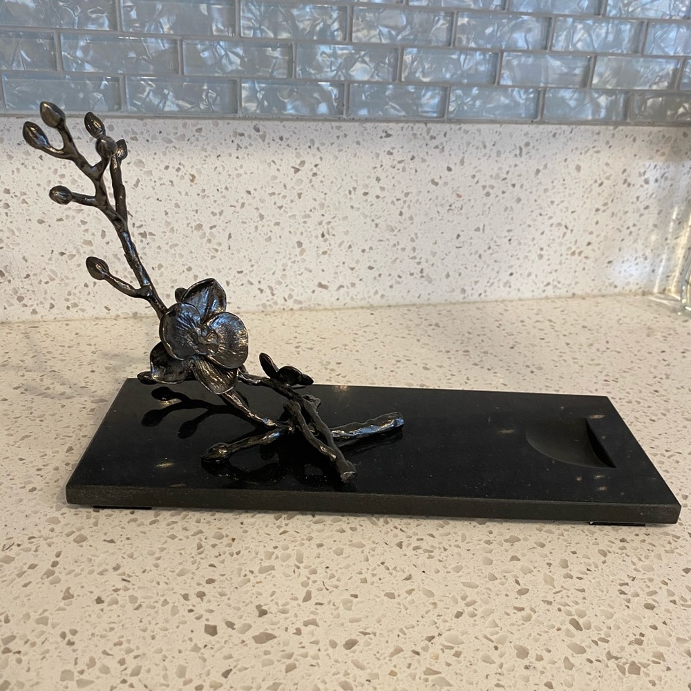 Black Orchid Wine Rest